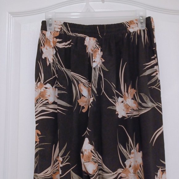 Suzy Shier Pink and Black Floral Wide Legged Pants - Picture 7 of 7